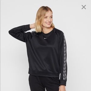 Logo Crew Nike Sportswear Sweatshirt Black Small - BLACK AND GOLD LOGO